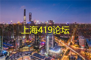 传统与现代结合的夜晚市场