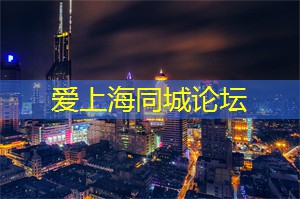传统与现代结合的夜晚市场
